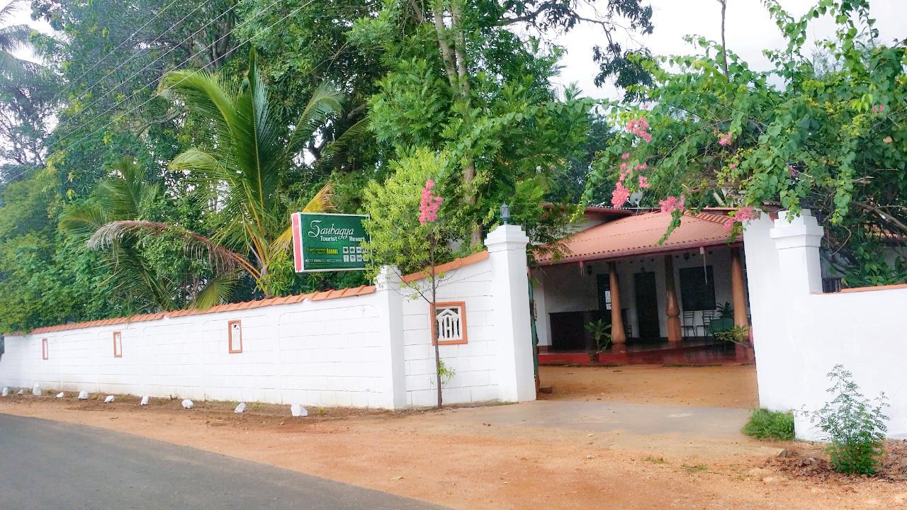 Saubagya Inn Анурадхапура Екстериор снимка